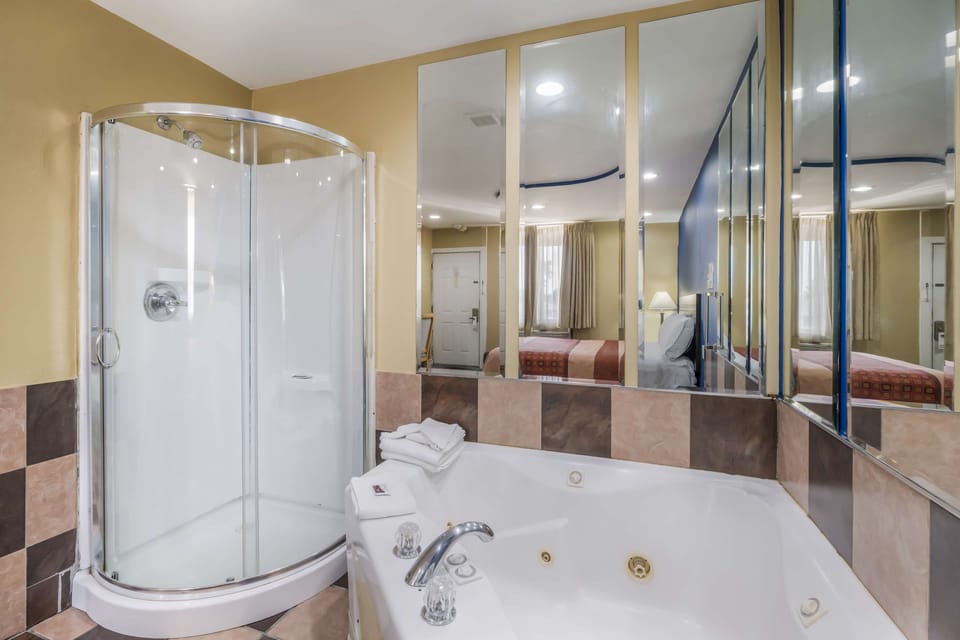Premium Room, 1 King Bed, Smoking | 1 bedroom, desk, iron/ironing board, free WiFi