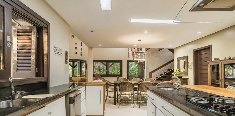 Chalet | Private kitchen | Fridge, microwave, cookware/dishes/utensils, dining tables