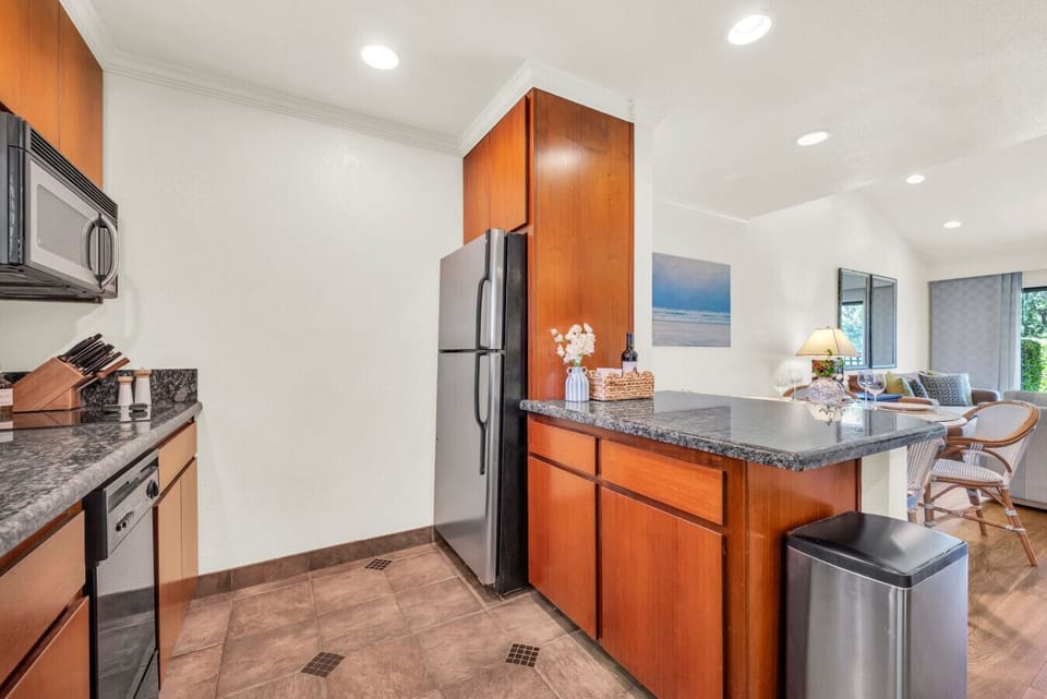 Fully equipped and ready for your next culinary adventure. Whether it`s breakfast in pajamas or a wine-paired dinner, this kitchen has you covered.