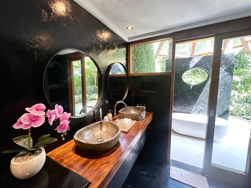 Prestige Room, 2 Bedrooms | Bathroom | Free toiletries, hair dryer, towels, soap