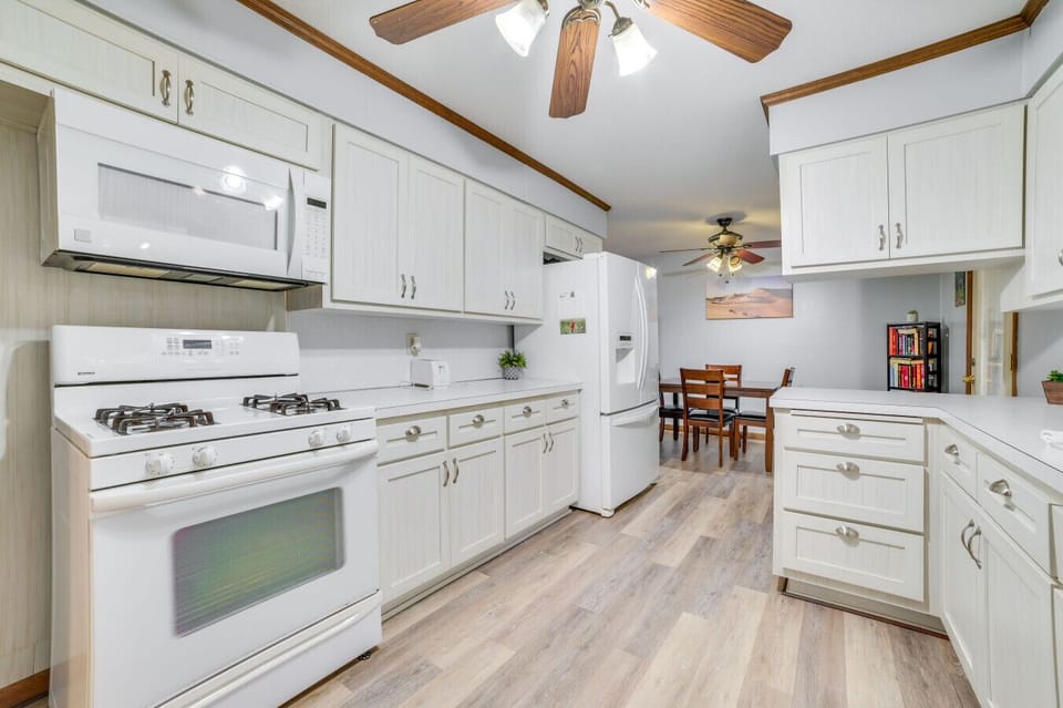 Kitchen | Fully Equipped with Modern Appliances