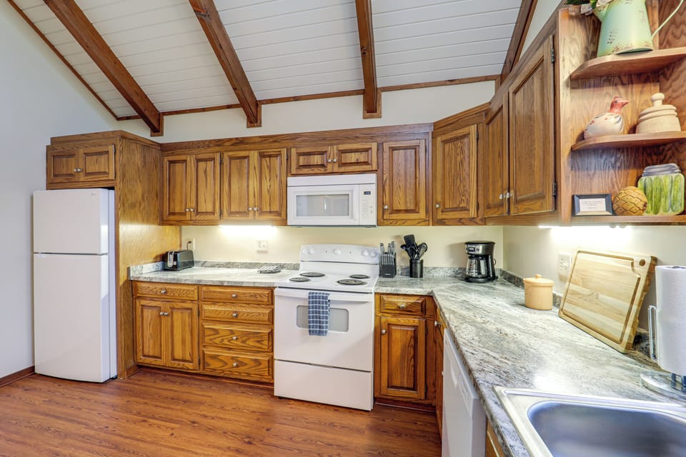 Kitchen | Keurig | Main Floor