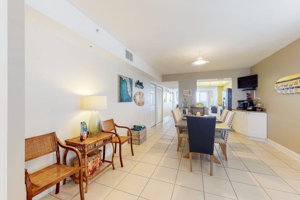 This open, beach-inspired dining and sitting area offers plenty of space to relax and gather—perfect for shared meals and unwinding together during your comfortable beach stay.