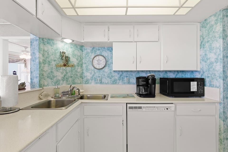 Enjoy a cheerful, beach-inspired kitchen with coastal colors and full amenities for an easy, comfortable beach stay. This inviting space is perfect for preparing meals and snacks before heading out to enjoy the sun and sand.