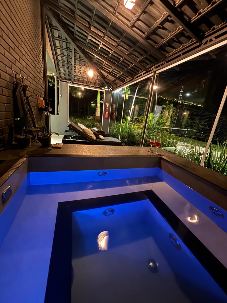 Outdoor spa tub