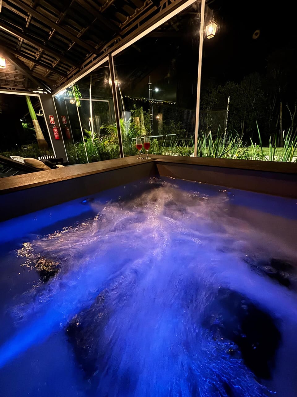 Outdoor spa tub