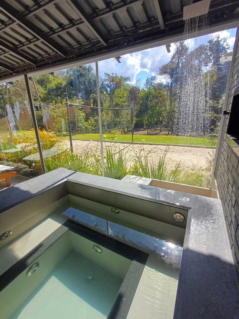 Outdoor spa tub