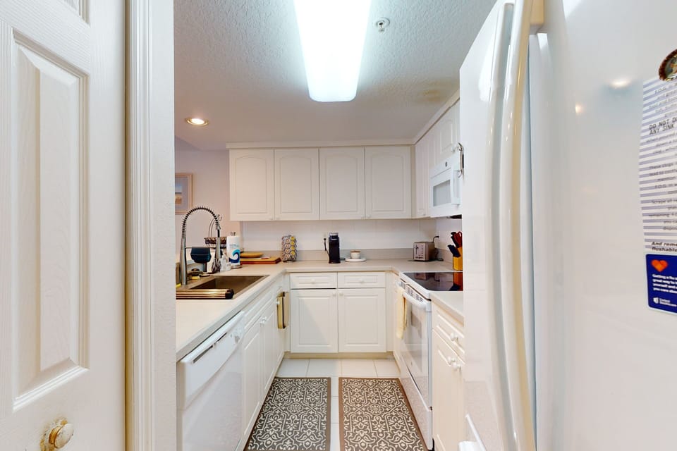 This clean, fully equipped coastal kitchen features modern appliances and ample counter space—perfect for preparing meals during your beach stay, from quick breakfasts to relaxing dinners after a day by the ocean.