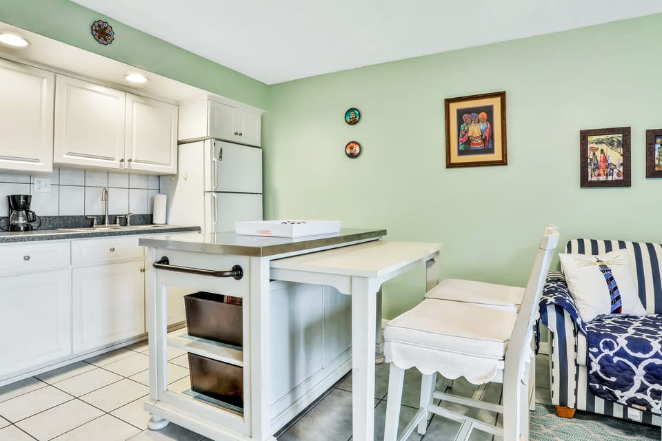 Enjoy casual dining during your beach stay at this charming coastal kitchen nook, featuring island seating and a breezy, laid-back vibe—perfect for breakfast before the beach or snacks after sunset.