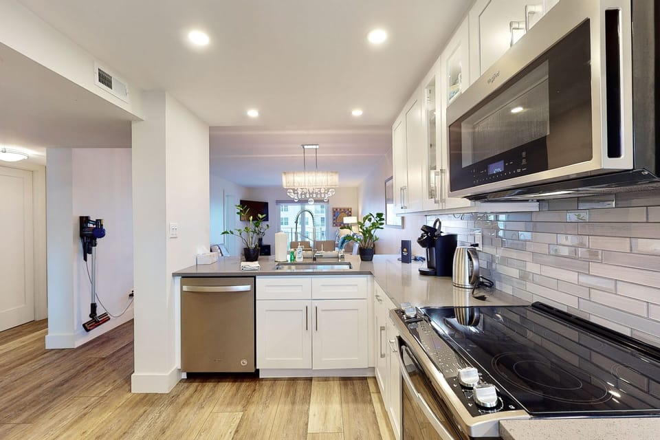 This open, modern coastal kitchen flows into the living space and is fully equipped for easy meals. A perfect setup for relaxed dining and entertaining during your unforgettable beach stay.