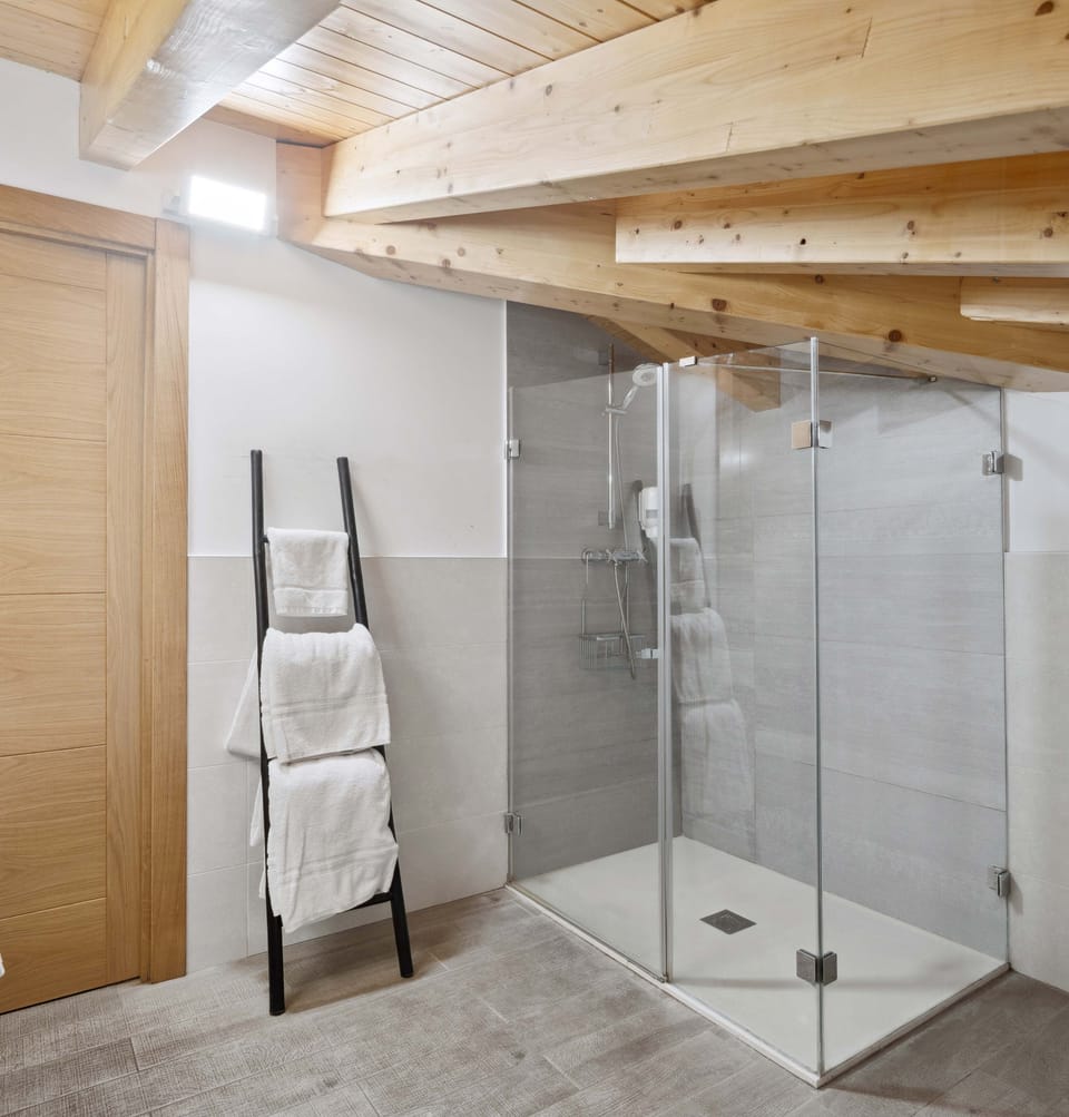 Family Room | Bathroom | Hair dryer, towels