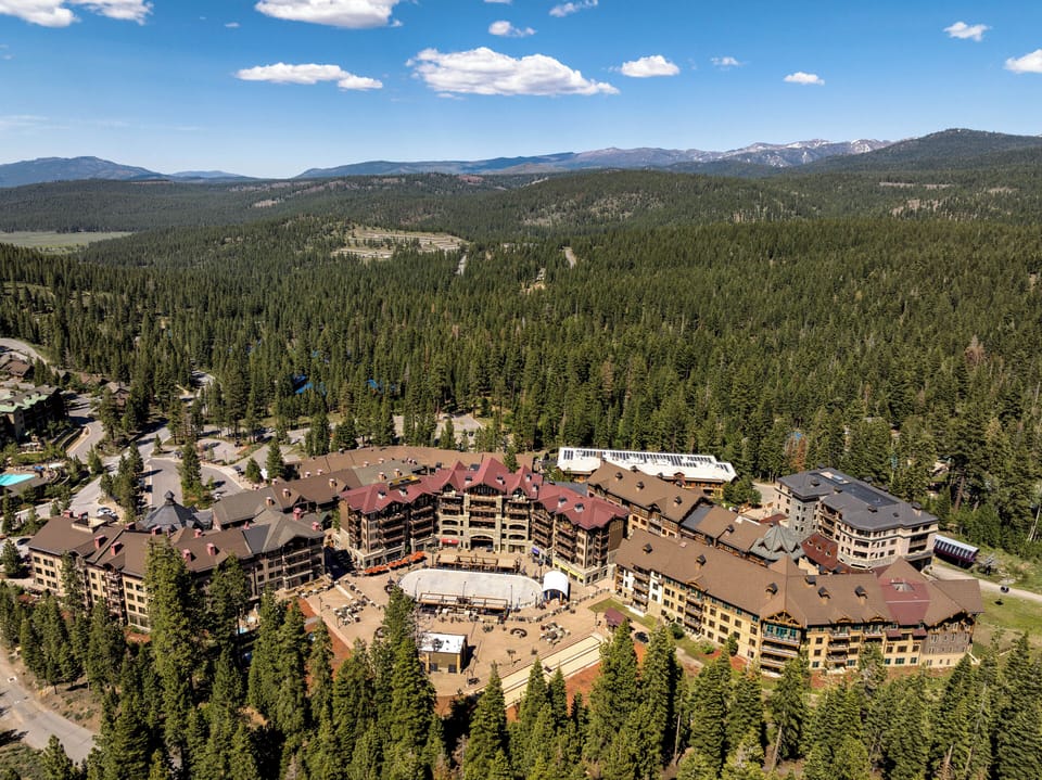 Set among the trees, this resort offers an intimate escape with panoramic views of the surrounding mountains.