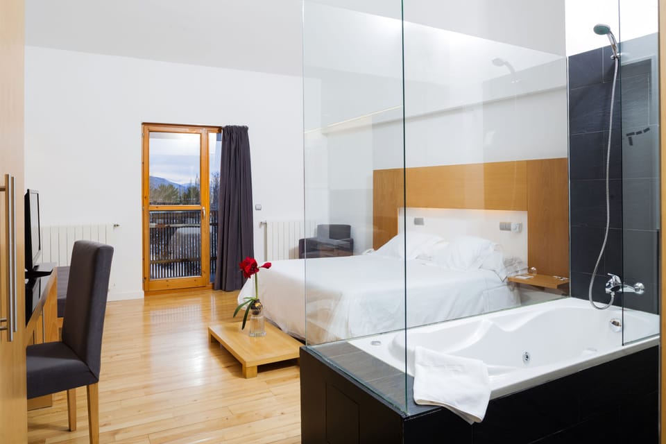 Superior Room, Jetted Tub | Egyptian cotton sheets, premium bedding, minibar, in-room safe