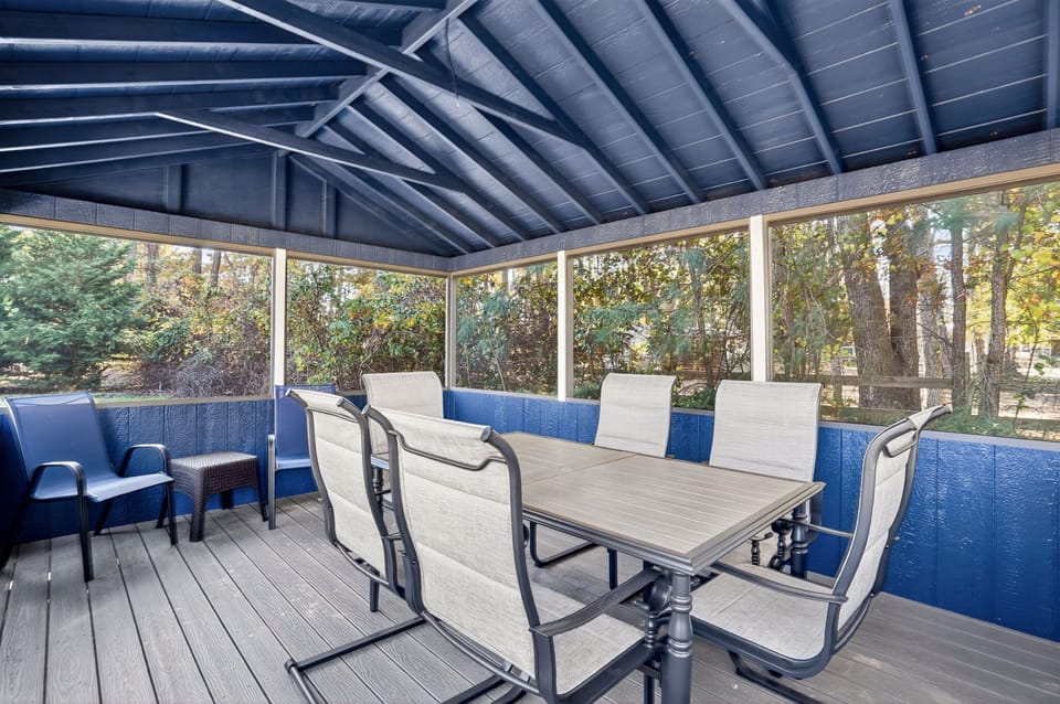Screened in Dining Porch