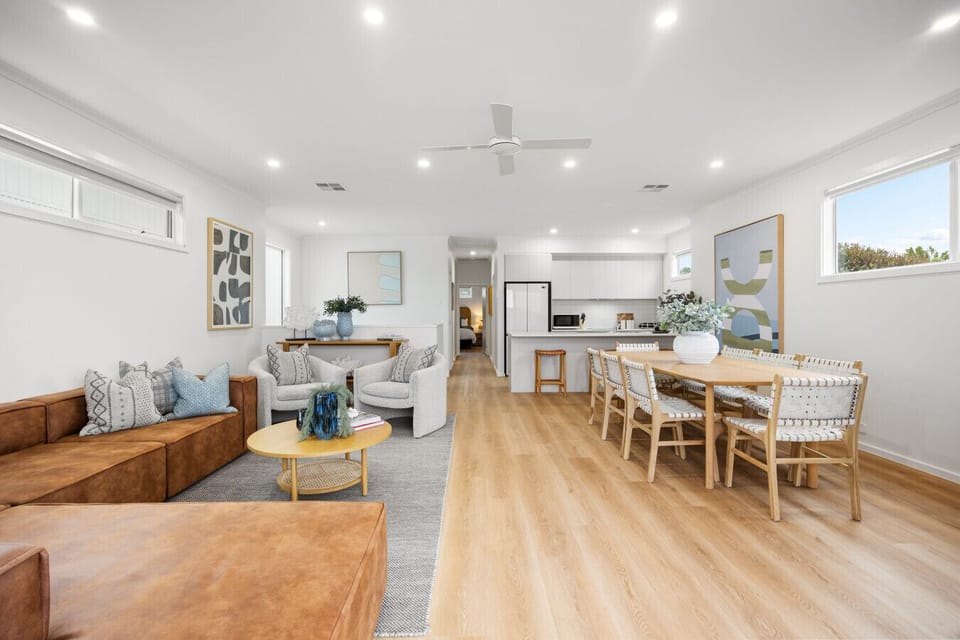 A seamless open flow creates the ideal setting for gathering, sharing meals, and enjoying time together—whether you`re entertaining or simply unwinding as a group.