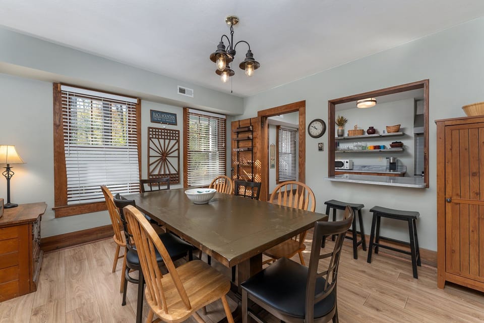 Dining area with seating for 8 and island pass-through seating for 2