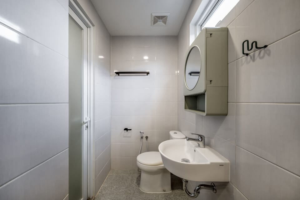 Premium Twin Room | Bathroom