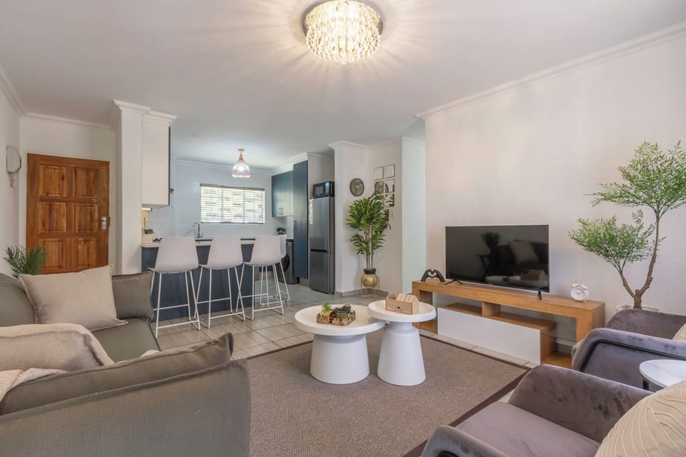 Comfort Apartment, Patio, Garden View | Living area | TV