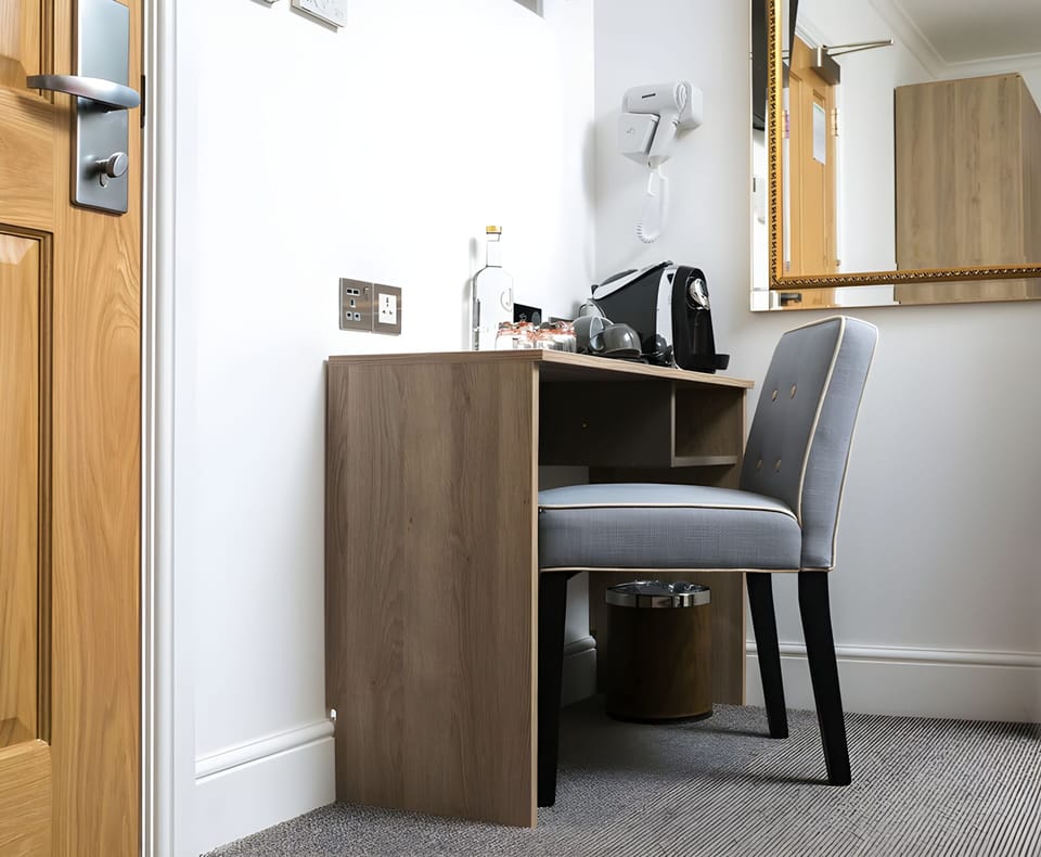 Superior Triple Room, Ensuite | In-room safe, desk, iron/ironing board, free WiFi