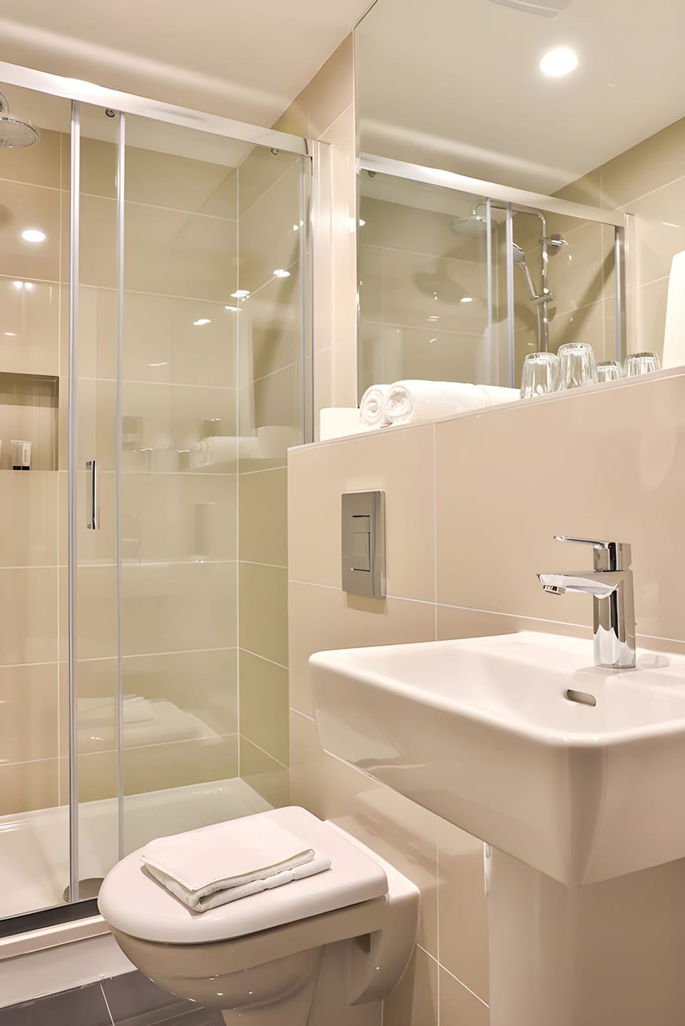 Shower, rainfall showerhead, free toiletries, hair dryer