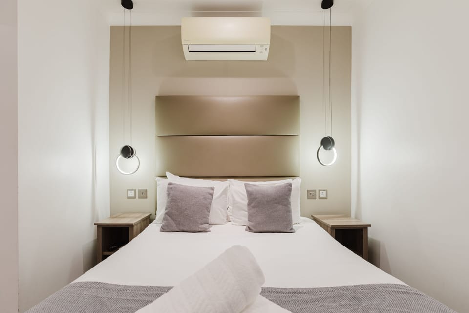 Superior Triple Room, Ensuite | In-room safe, desk, iron/ironing board, free WiFi