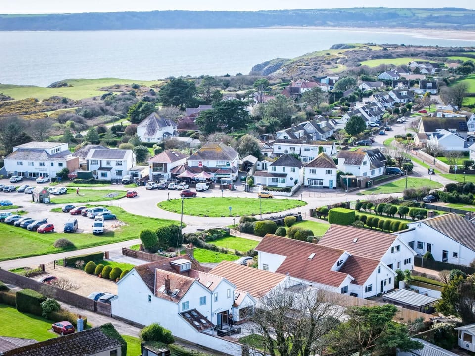 Seaview House - 5 Bedroom - Southgate (10237)