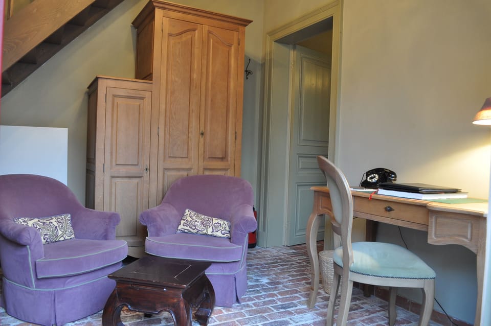 Deluxe Duplex, 1 Bedroom, Pets Allowed, Garden Area | Living area | 32-inch Smart TV with satellite channels, TV