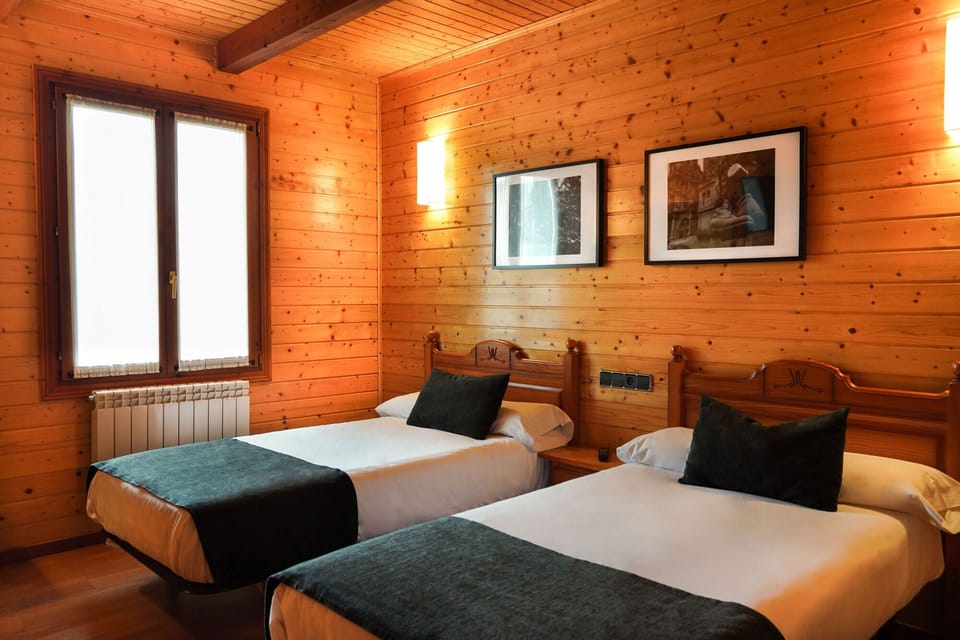 Standard Twin Room | Desk, soundproofing, free WiFi, bed sheets