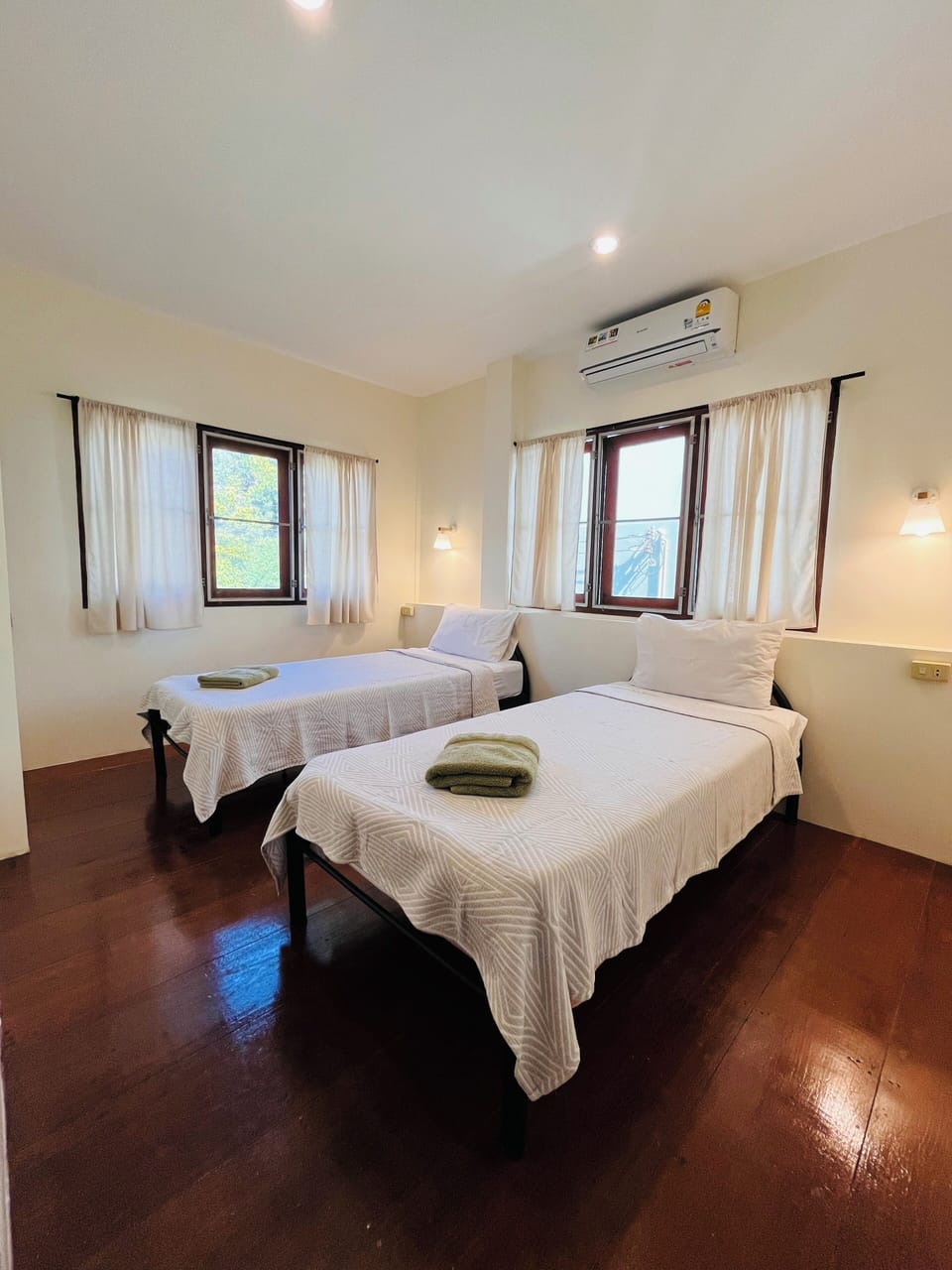 Twin Room, Shared Bathroom | WiFi (free), bed sheets