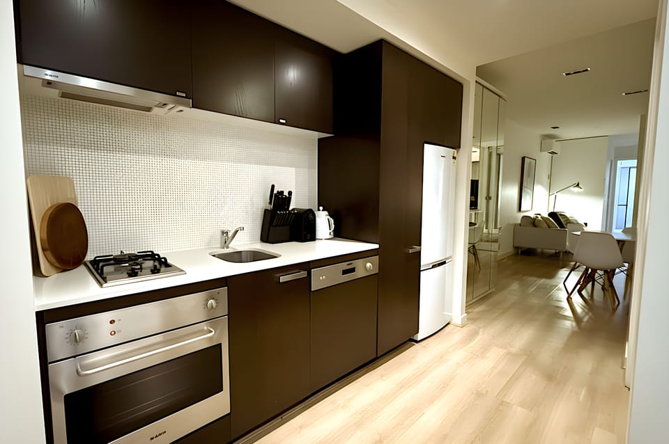Classic Apartment | Private kitchen | Microwave, oven, stovetop, coffee/tea maker