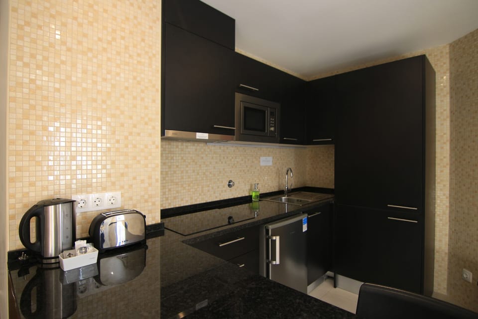 Fridge, microwave