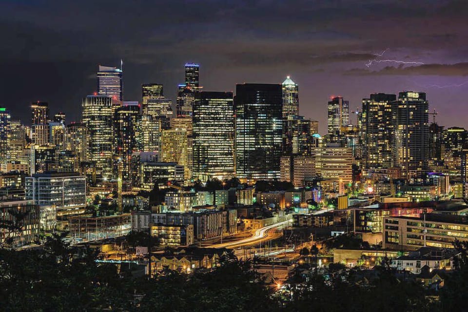 It's 11 mins driving to Downtown Seattle