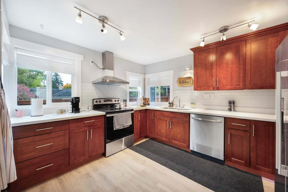 Bright, fully equipped kitchen with stainless-steel appliances and plenty of counter space for home cooking.