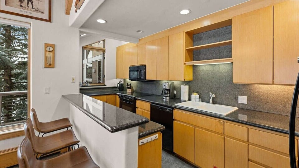 122 W Meadow