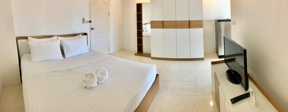 Standard Double Room | Desk, laptop workspace, free WiFi