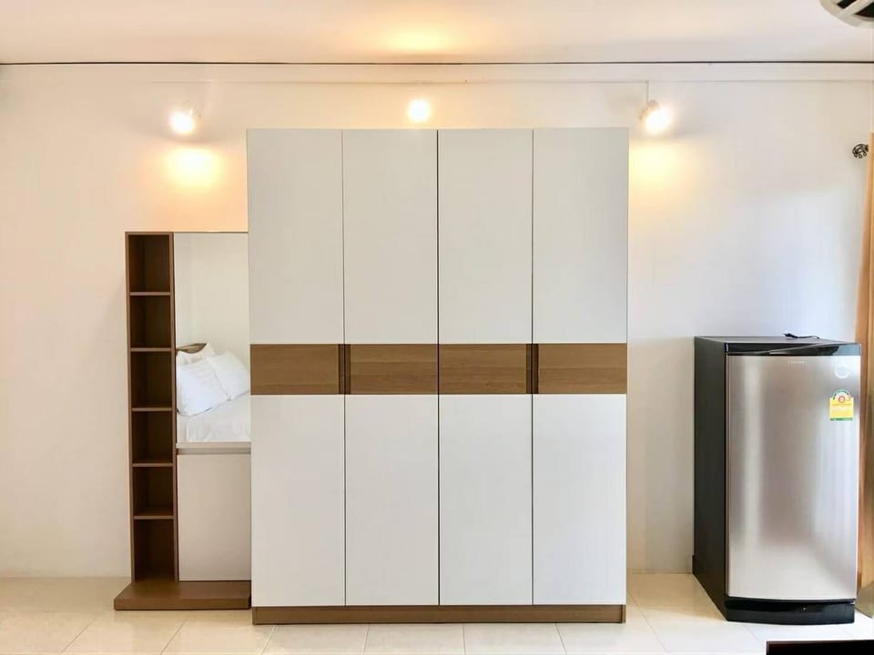 Standard Double Room | Wardrobe