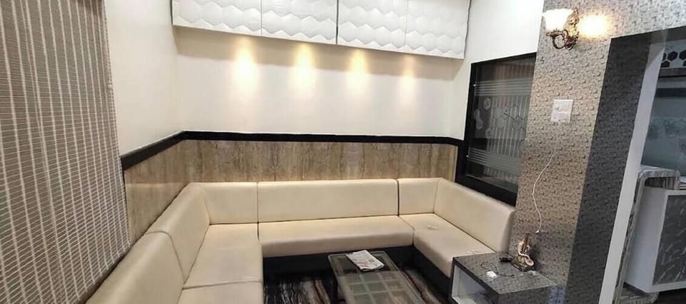 32-inch flat-screen TV with cable channels