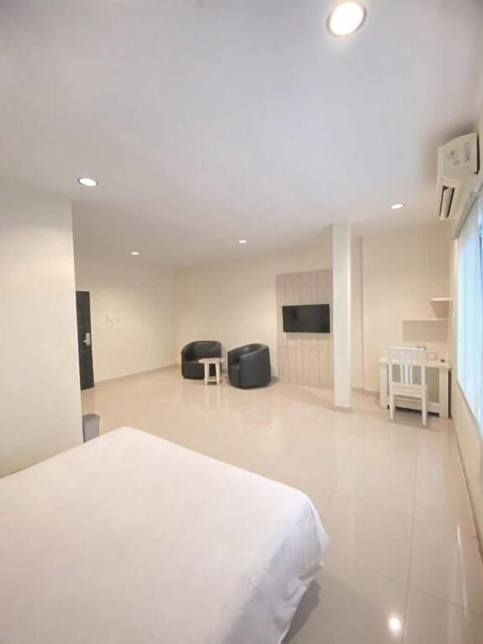 Executive Double Room | Iron/ironing board (on request), WiFi (free)