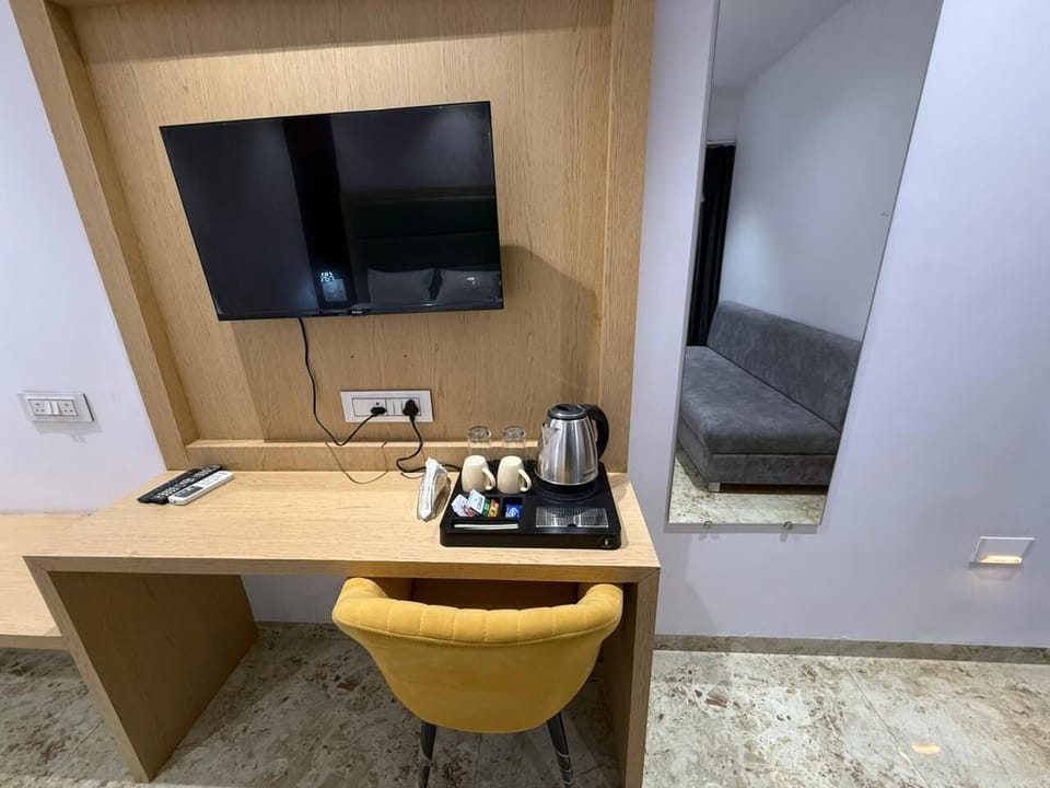Superior Room | Desk, laptop workspace, free WiFi