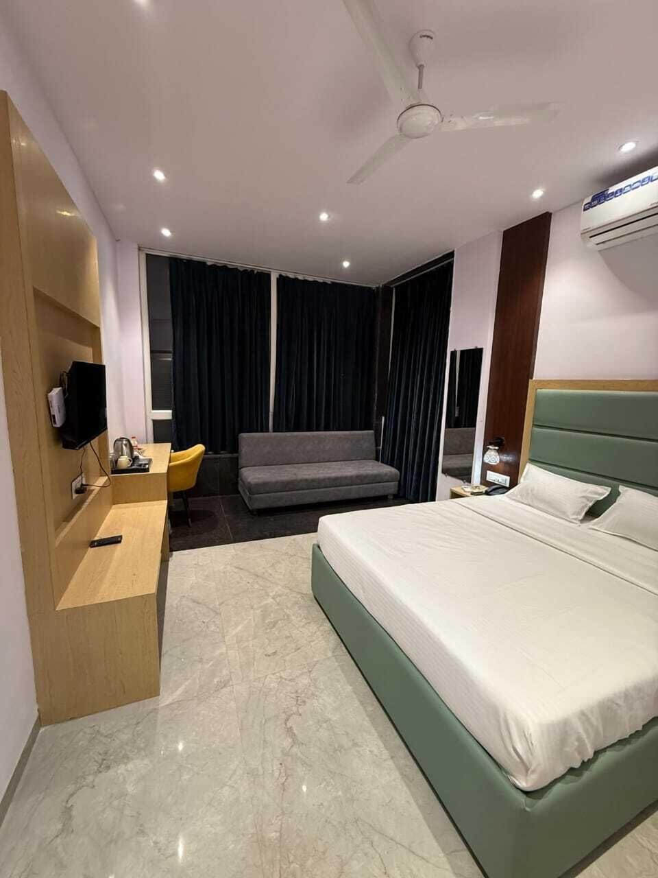 Superior Room | Desk, laptop workspace, free WiFi