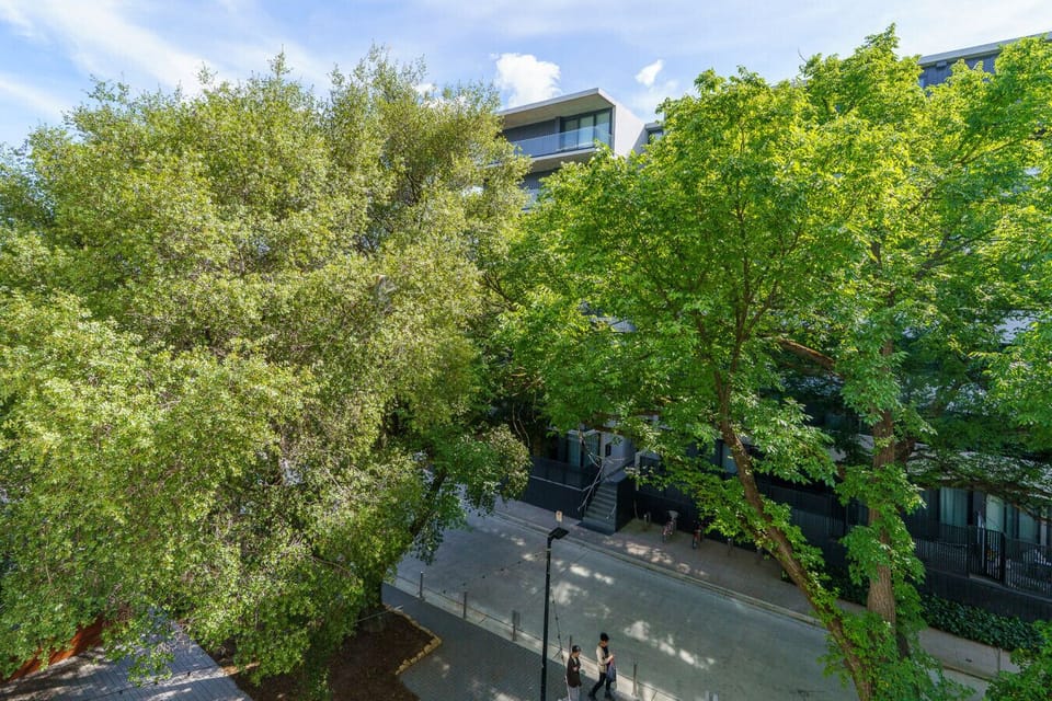 Enjoy a refreshing outlook with plenty of greenery and city charm all around.