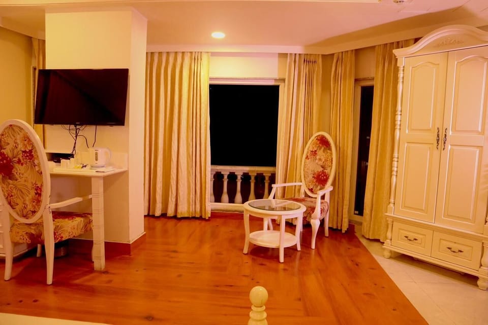 Desk, laptop workspace, blackout drapes, free WiFi