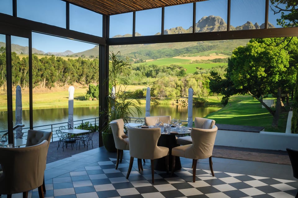 Breakfast, lunch served; international cuisine, garden views 