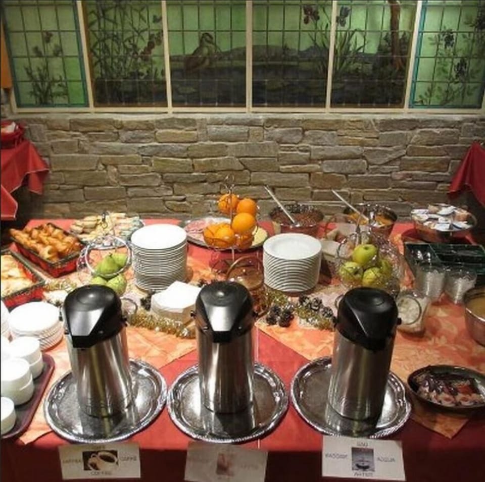 Free daily breakfast