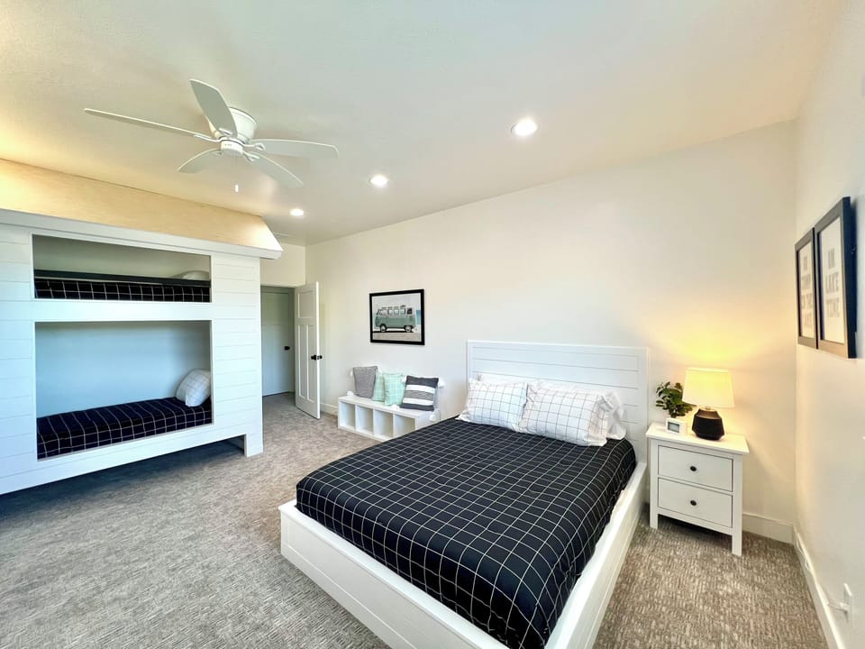 Bedroom 7, Sleeps 8