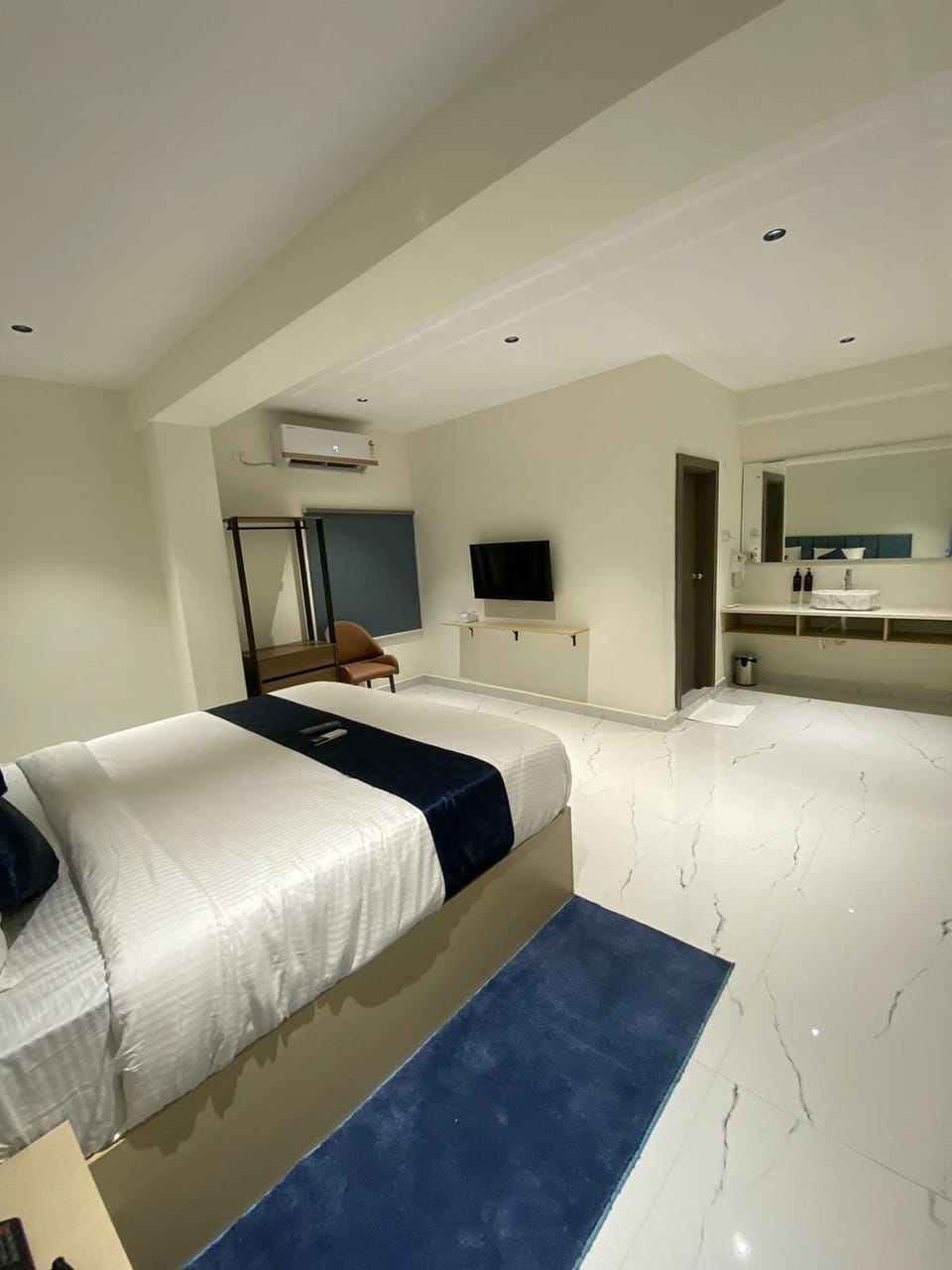 Luxury Room, 1 King Bed, Non Smoking | Free WiFi