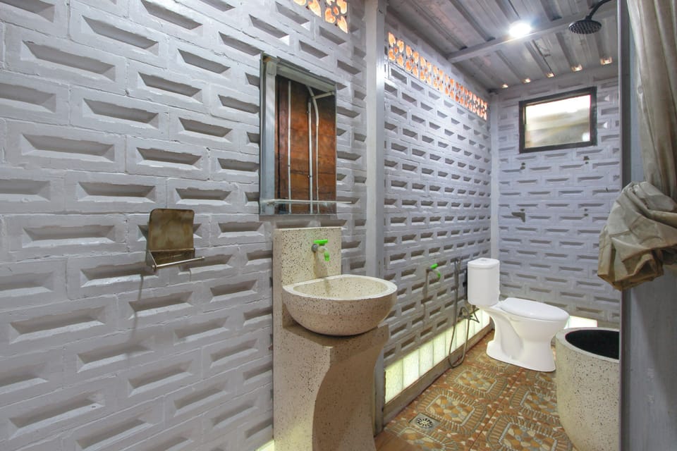 Family Suite | Bathroom