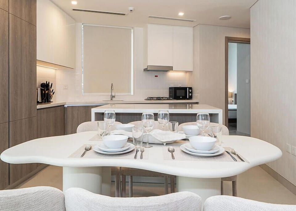Apartment, Balcony, Lake View | In-room dining