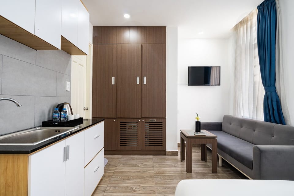 Deluxe Double Room | Minibar, individually furnished, desk, laptop workspace
