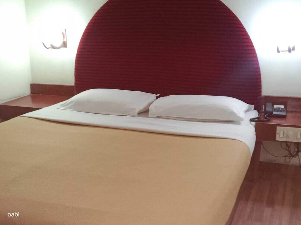Deluxe Double or Twin Room, City View | Desk, free WiFi